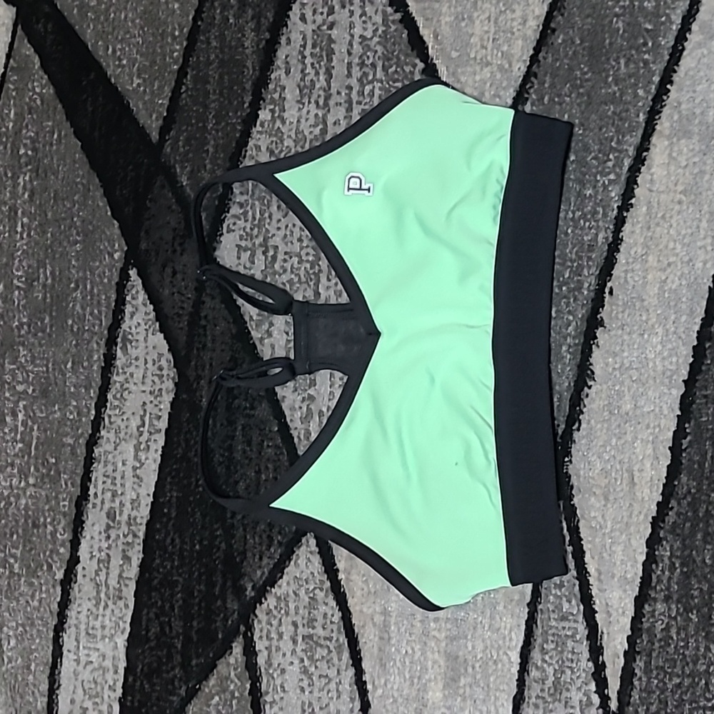 VICTORIA SECRET PINK ULTIMATE RACERBACK LIGHTLY LINED MESH SPORTS BRA
